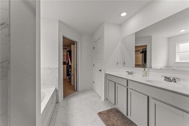 Building Photo - 379 Blue Juniper Cir