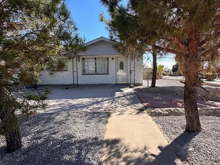 Building Photo - 8100 Sandland Dr