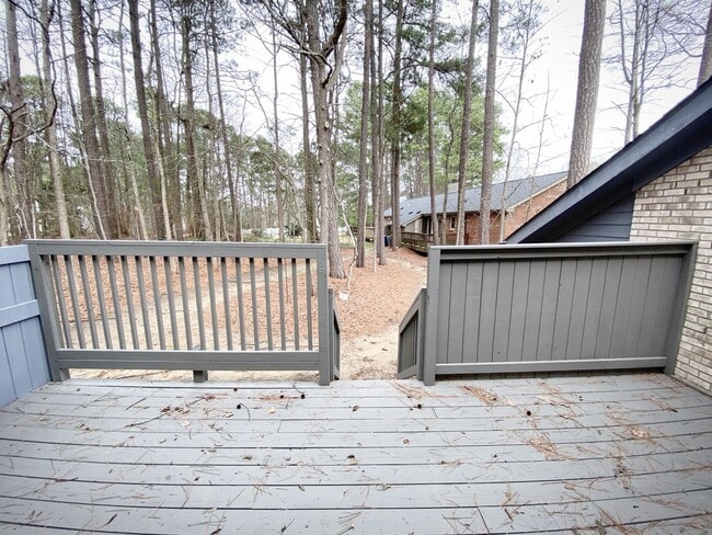 Building Photo - Beautifully Renovated 2 Bedroom 2 Bath in ...