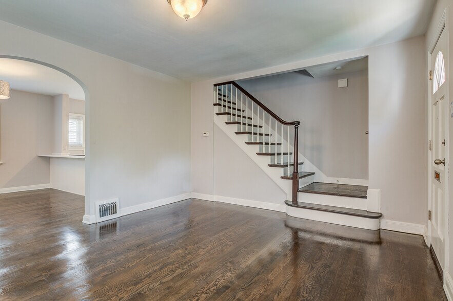 Building Photo - 1126 Sanford Ave