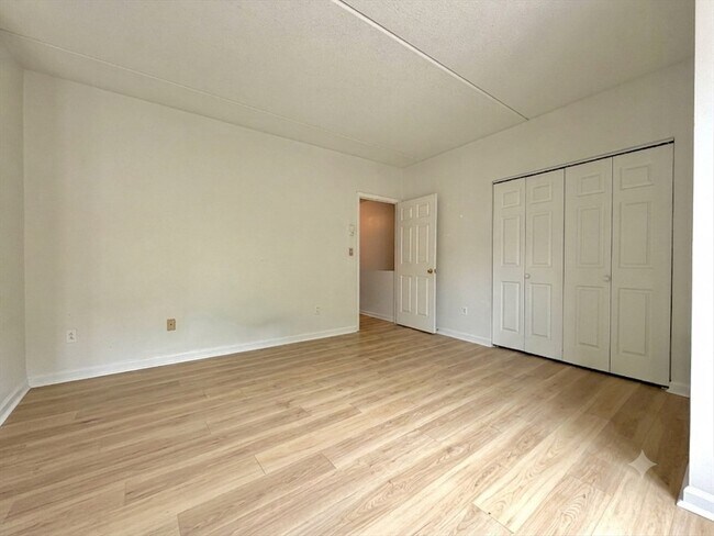 Building Photo - 26 Ellingwood St