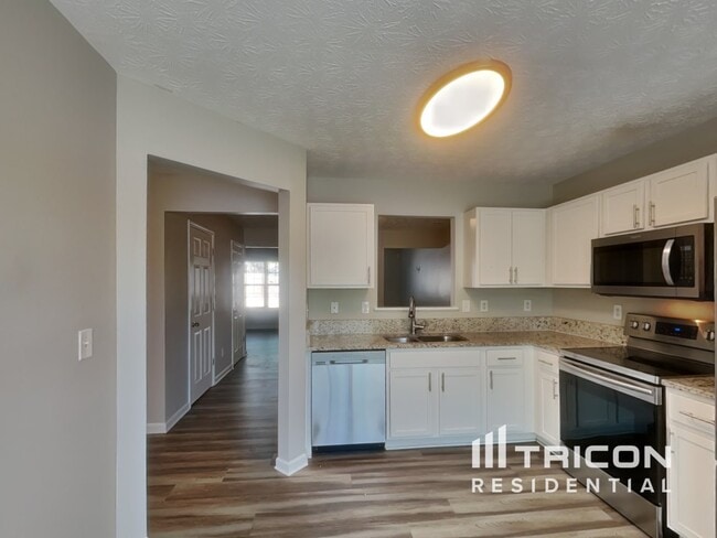 Building Photo - 7172 Grosbeak St