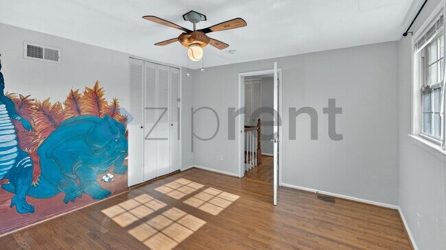Building Photo - 324 Busher Rd
