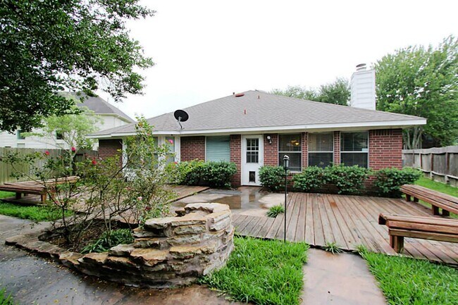 Building Photo - 523 High Meadows Dr