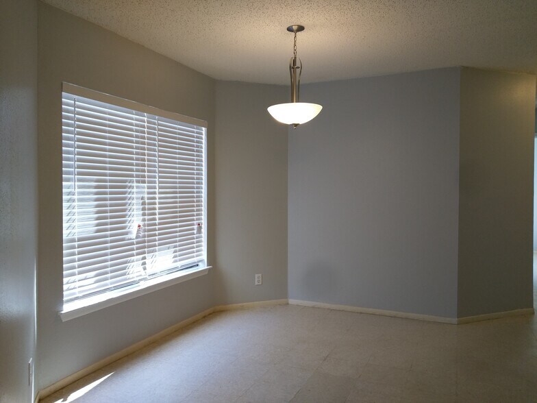 Building Photo - 2506 corian glen dr