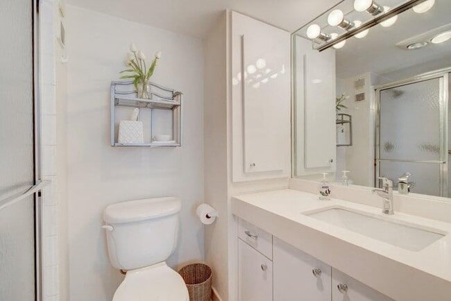 Building Photo - 3221 S Ocean Blvd