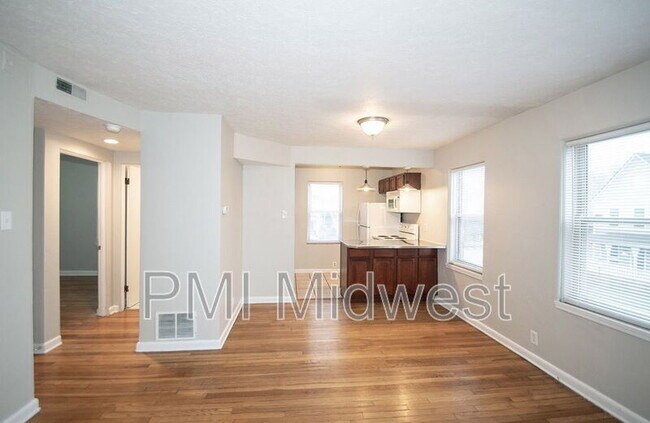 Building Photo - 146 E 19th St