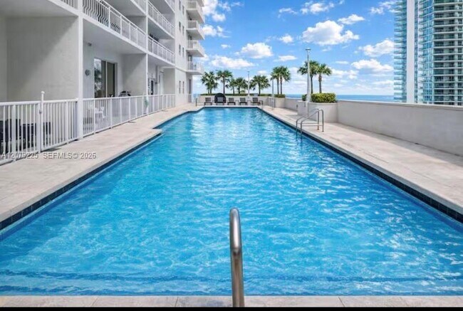 Building Photo - 1200 Brickell Bay Dr