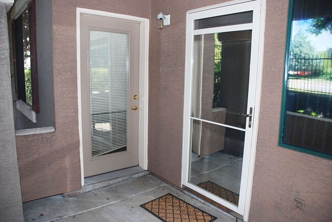 Building Photo - 1 bedroom townhouse in Tanamera
