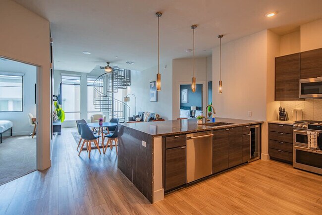 Building Photo - 15501 N Dial Blvd