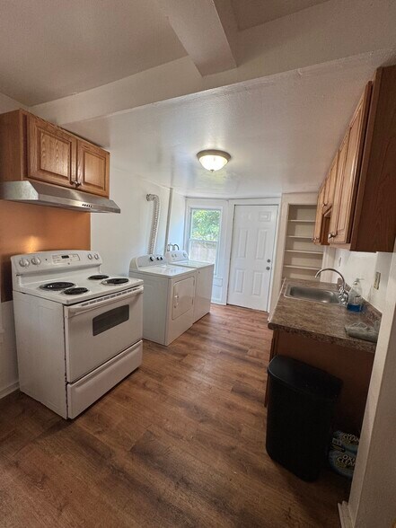 Building Photo - 28 Compton St