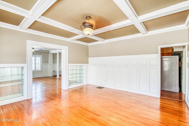 Building Photo - 1701 Elm St