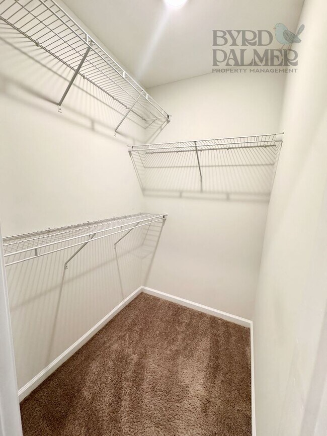 Building Photo - Move in Ready! Easy & Quick move-in process