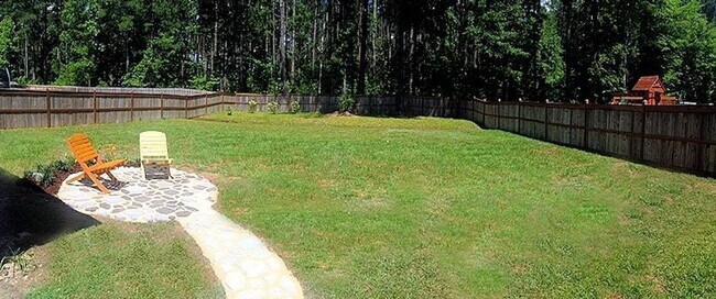 Building Photo - This beautiful home in New Bern