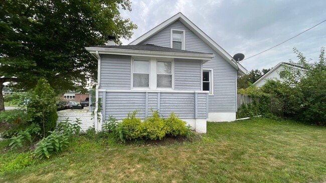 Building Photo - 558 Cincinnati Ave