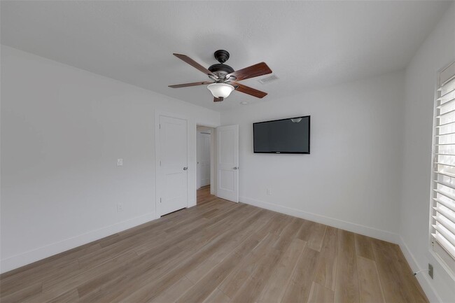 Building Photo - 210 176th Terrace E