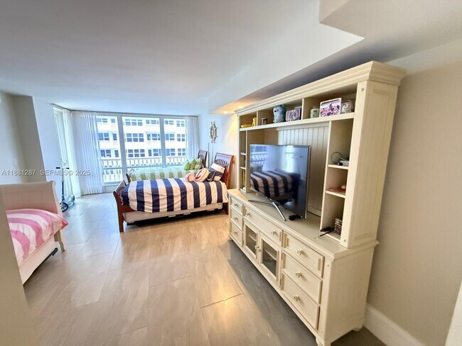 Building Photo - 4020 Galt Ocean Dr