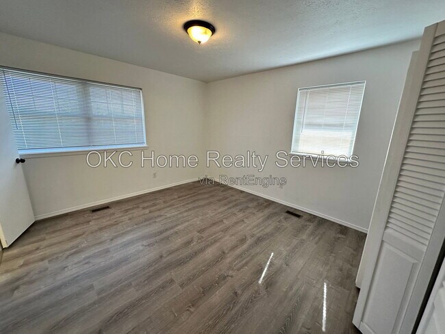 Building Photo - 1428 SW 72nd St