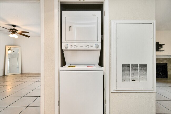 Building Photo - 10211 Sugar Branch Dr