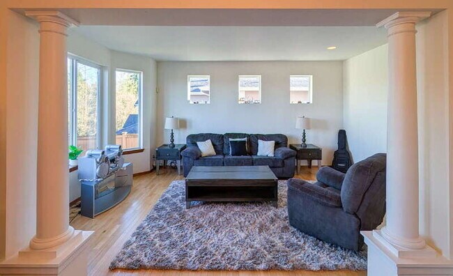 Building Photo - 5907 77th Dr NE