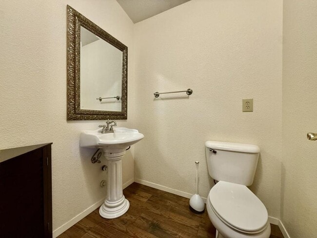 Building Photo - 300 Colonial Dr