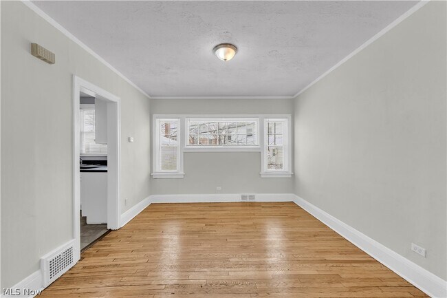 Building Photo - 3318 Milverton Rd