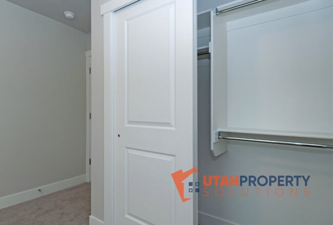 Building Photo - 396 S 980 W