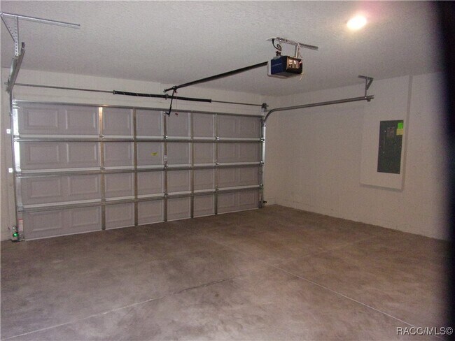 Building Photo - 5251 E Backner Ln