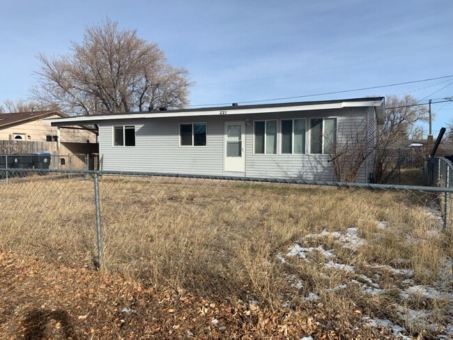 Building Photo - Fantastic 3BD/1BA!