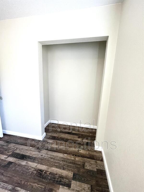Building Photo - 610 S Elm St