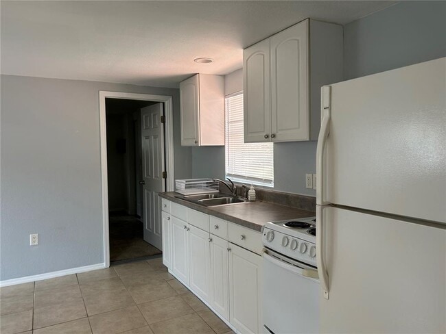 Building Photo - 39029 Kirkland Dr