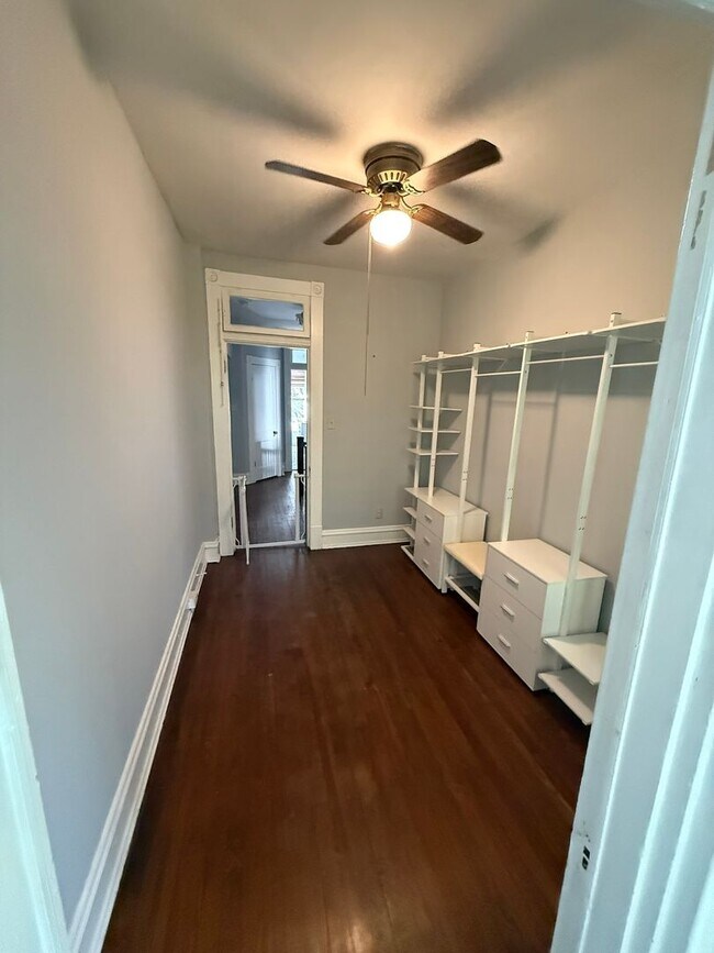 Building Photo - 3 Bedroom 1.5 bath Fan home for rent