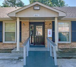 Building Photo - 807-B Golfview Place