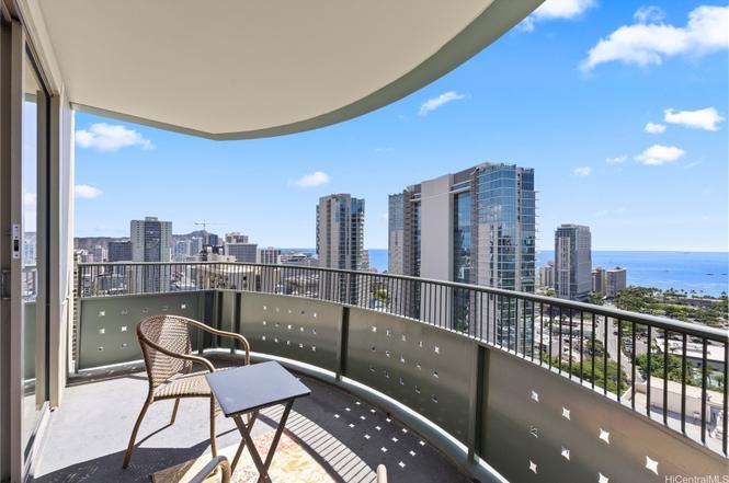 Beautiful View Lanai towards Waikiki Beach - 421 Olohana St