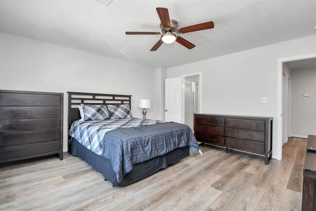 Building Photo - 8106 Rhobell St