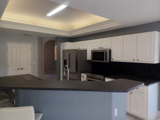 Building Photo - 4416 SW 24th Ave