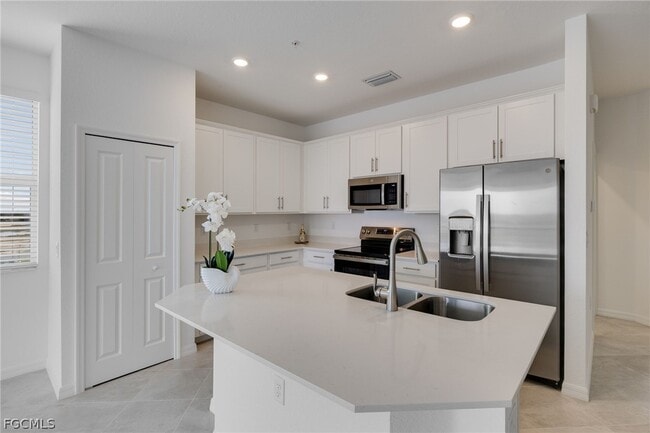 Building Photo - 15405 Grn Acrs Ave