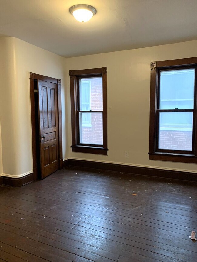 Building Photo - 2-story duplex | 4 bedrooms and 2 full bathrooms