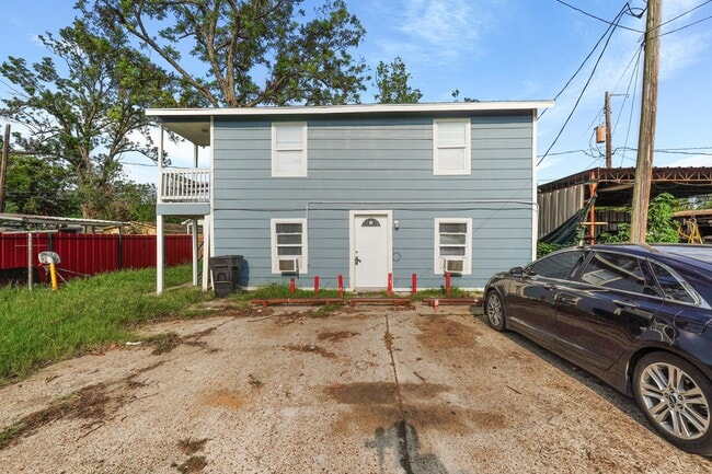 Building Photo - 523 Henke St