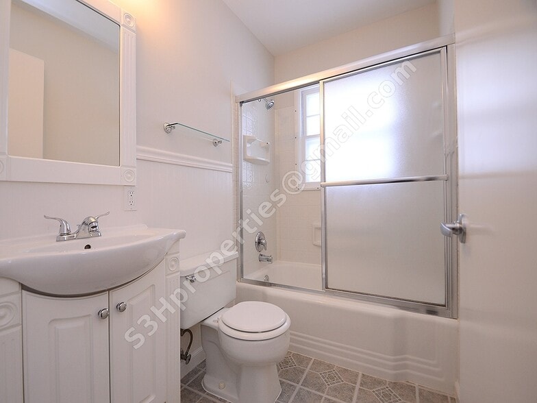 Building Photo - 5630 Erskine St