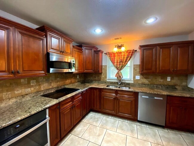 Building Photo - 983 Rolling Oaks Ln