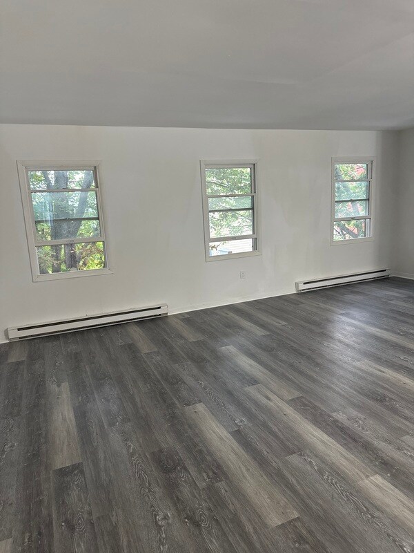 Building Photo - 21 Bleecker Pl