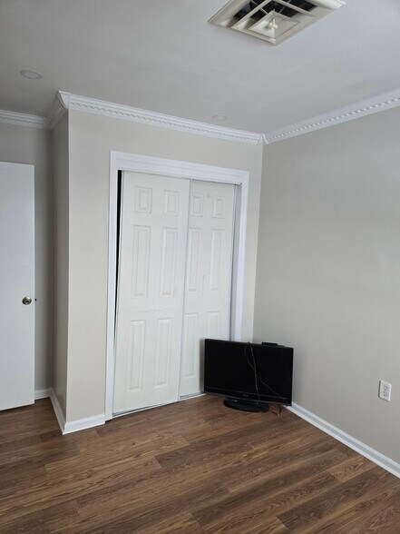 Building Photo - 2948 Klein St