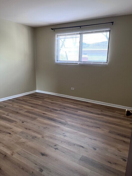 Building Photo - 9822 Nottingham Ave Ave