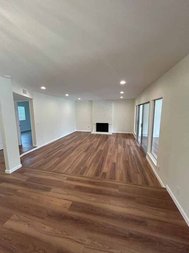 Building Photo - 852 Glenwick Ave