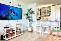 Building Photo - 190 Hauoli St