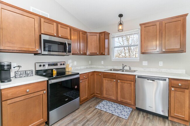Building Photo - 8 W Persimmon Dr