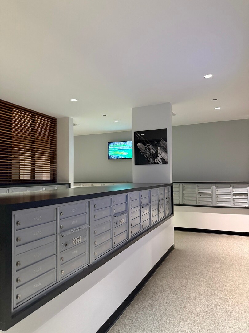 Building Photo - 235 W Van Buren St