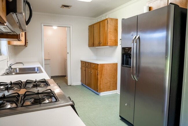 Building Photo - 213 Birch Dr