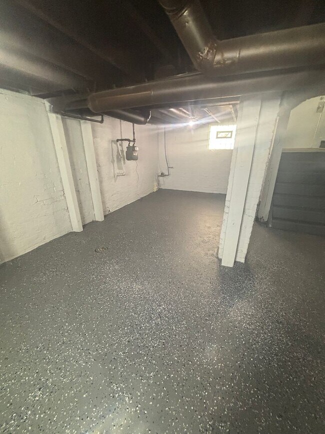 Building Photo - 4bd/1.5b Single Section 8/Cash Pay